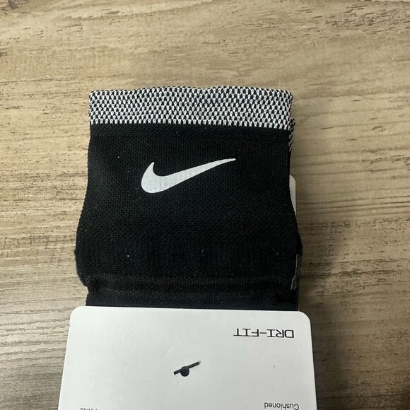 NWT Nike Dri-Fit Spark Unisex Cushioned Ankle Running Socks Size Small (Black) - Picture 4 of 10